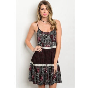 ✨3/$20✨ Entro Women’s Black and‎ Red Print Spaghetti Strap Bohemian Dress. Small